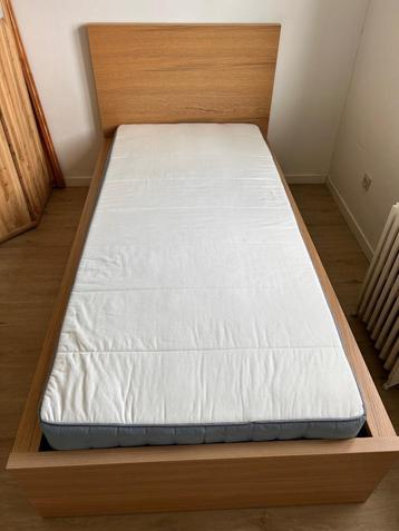 Lit + Sommier + matelas d'IKEA  90x200 beschikbaar voor biedingen