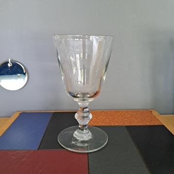 Zeer oud glas met steel  beschikbaar voor biedingen