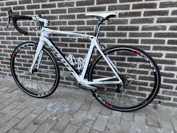 Racefiets Scott foil 40 voledig in carbon nieuwe top staat beschikbaar voor biedingen