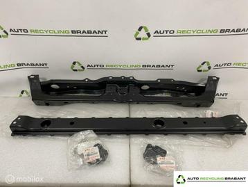 Radiateurbalk Slotplaat Suzuki Ignis NIEUW 58230-62R00 beschikbaar voor biedingen