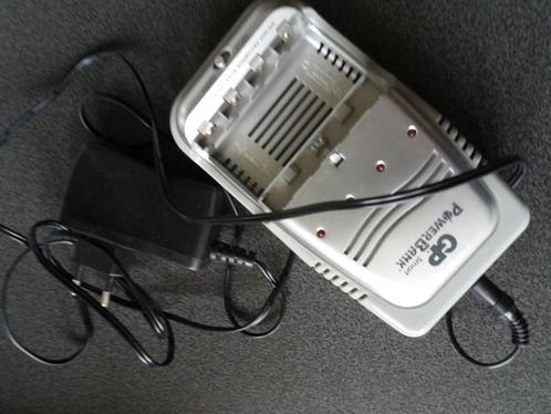 BATTERIJOPLADER - MERK GP, Audio, Tv en Foto, Accu's en Batterijen, Zo goed als nieuw, Ophalen