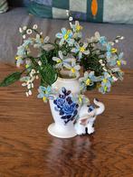 Porceleinen vaas met olifant en blauwe bloemen uit kralen, Ophalen of Verzenden