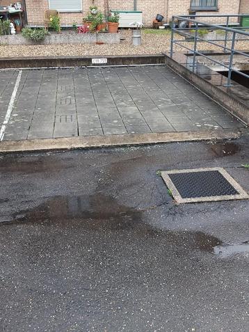 RUIME BUITENSTAANPLAATS TE HASSELT CENTRUM 60€ beschikbaar voor biedingen