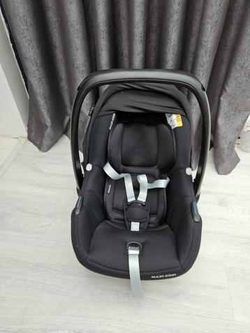 Maxi-Cosi Cabriofix I-Size + Base