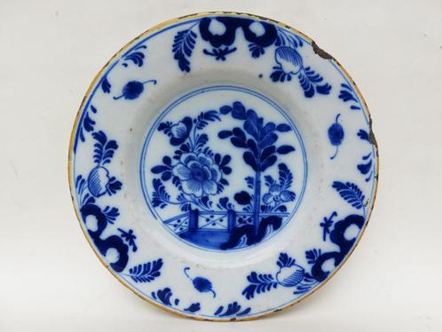 Belle assiette - faïence - décor chinoiserie - Delft - XVIII, Antiquités & Art, Antiquités | Céramique & Poterie, Enlèvement ou Envoi