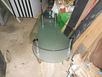 Table de salon oval en verre 