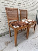 Antieke rotan stoel met koeienhuid, Ophalen