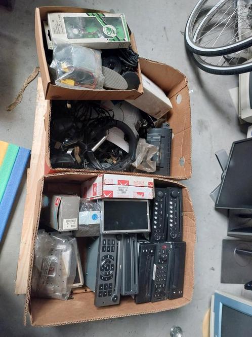 Lot citroen/peugeot audio onderdelen, moet snel weg, Auto diversen, Autoradio's, Zo goed als nieuw, Ophalen