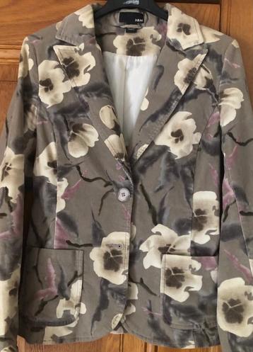 Dames vest beschikbaar voor biedingen