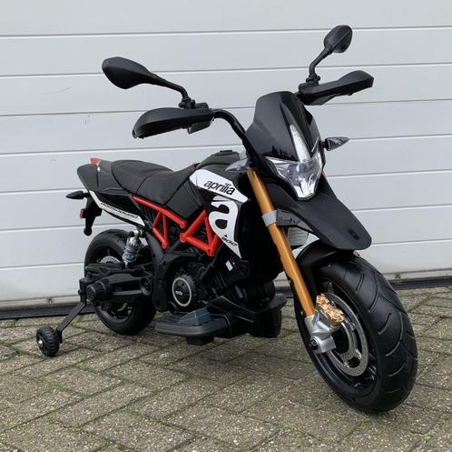 Kinder Motor Aprilia Dorsoduro 900 12v motor Leer / MP3 AUX, Kinderen en Baby's, Speelgoed | Buiten | Voertuigen en Loopfietsen