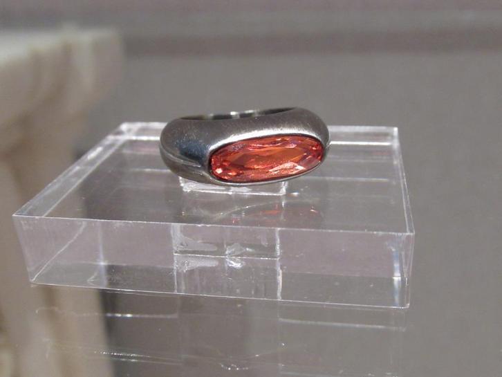 Nieuwe Dyrberg/Kern ring met koraalkleurig kristal, Handtassen en Accessoires, Ringen, Nieuw, Overige kleuren, Met kristal, Verzenden