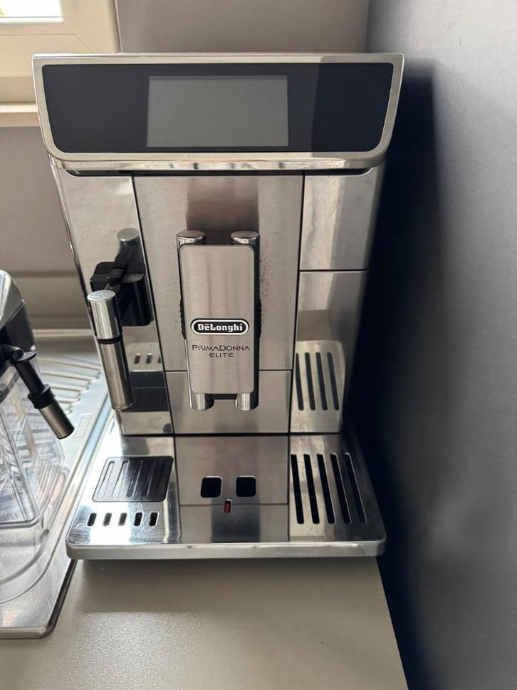 Koffiemachine Delonghi, Elektronische apparatuur, Koffiezetapparaten, Gemalen koffie, Koffiebonen, Koffiemachine, Afneembaar waterreservoir