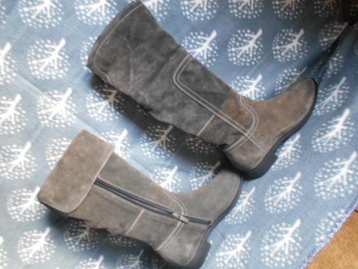 laarzen en korte laarsjes, nieuw, per paar 10 € m 36 en 40, Kleding | Dames, Schoenen, Nieuw, Lage of Enkellaarzen, Bruin, Verzenden