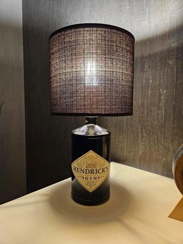 Zelfgemaakte lamp van 1l Hendrick's gin fles disponible aux enchères