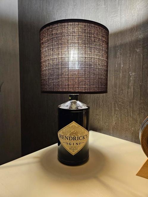 Zelfgemaakte lamp van 1l Hendrick's gin fles, Maison & Meubles, Lampes | Lampes de table, Neuf, Enlèvement