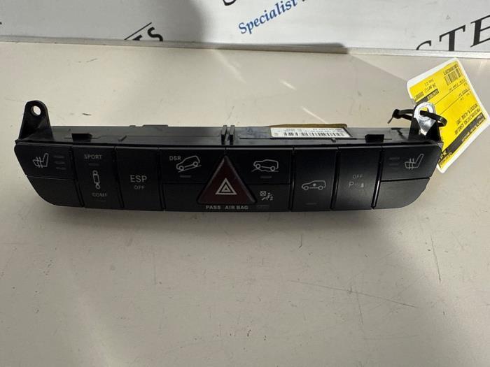 Paniekverlichtings Schakelaar van een Mercedes ML-Klasse, Auto-onderdelen, Dashboard en Schakelaars, Mercedes-Benz, Gebruikt, 3 maanden garantie