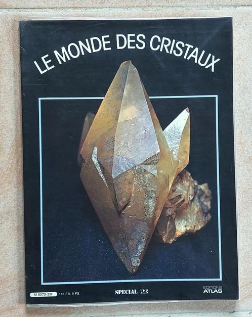 Le Monde des Cristaux Editions Atlas 1981, Verzamelen, Mineralen en Fossielen, Mineraal, Ophalen of Verzenden