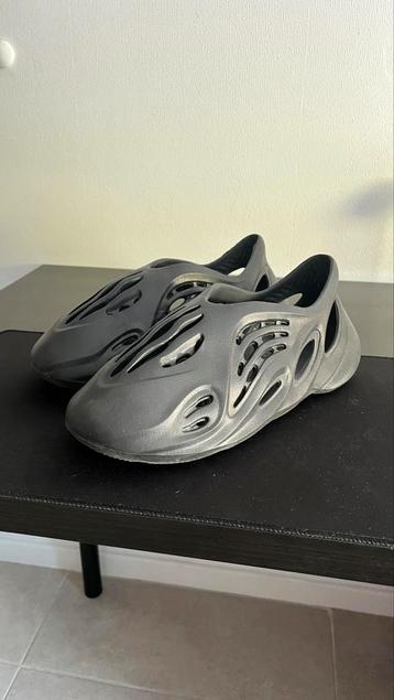 Zwarte Foam Runner-stijl schoenen – ZO GOED ALS NIEUW beschikbaar voor biedingen