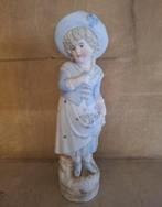 Bisque porseleinen beeldje – kind met hoed (ca. 28 cm), Antiek en Kunst, Ophalen