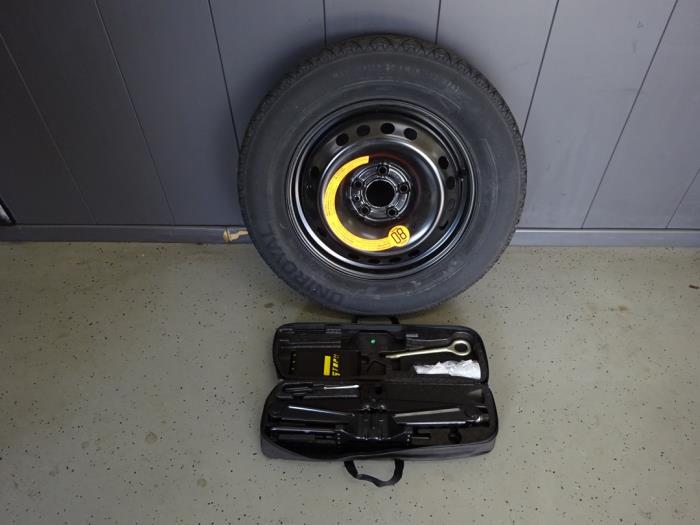 Kit de cric + Roue de secours d'un Jeep Renegade, Autos : Pièces & Accessoires, Jeep, -, 3 mois de garantie, Utilisé