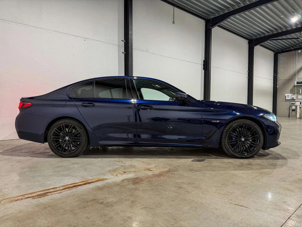 BMW 5 Serie 545 xDrive | M Sport | HK | Laser | Garantie, Auto's, Automaat, Gebruikt, Blauw, Leder