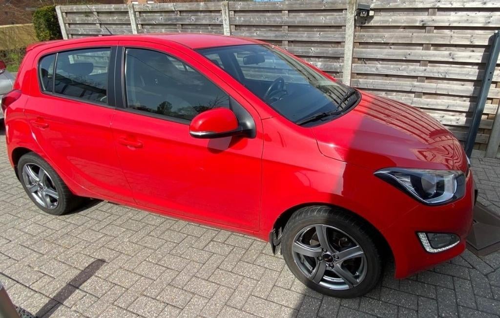 Hyundai i20, Rouge, Euro 5, Achat, 63 kW