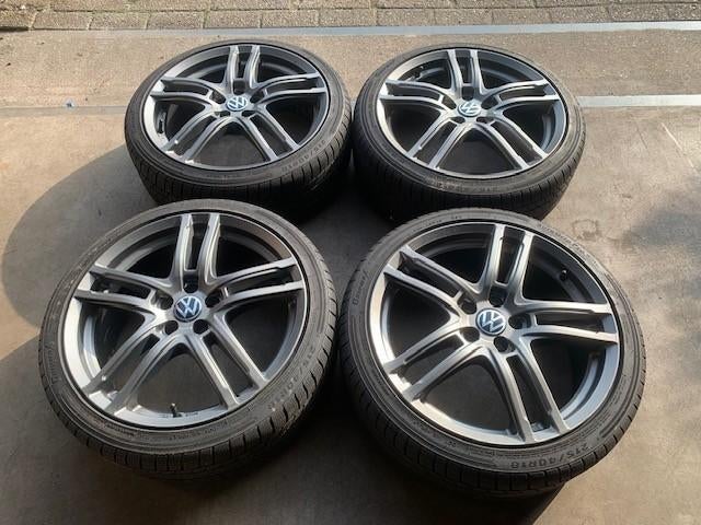 ZGAN VW POLO IBIZA A1 VELGEN + BANDEN 215 40 R18, Auto diversen, Autosport-onderdelen, Zo goed als nieuw, Ophalen of Verzenden
