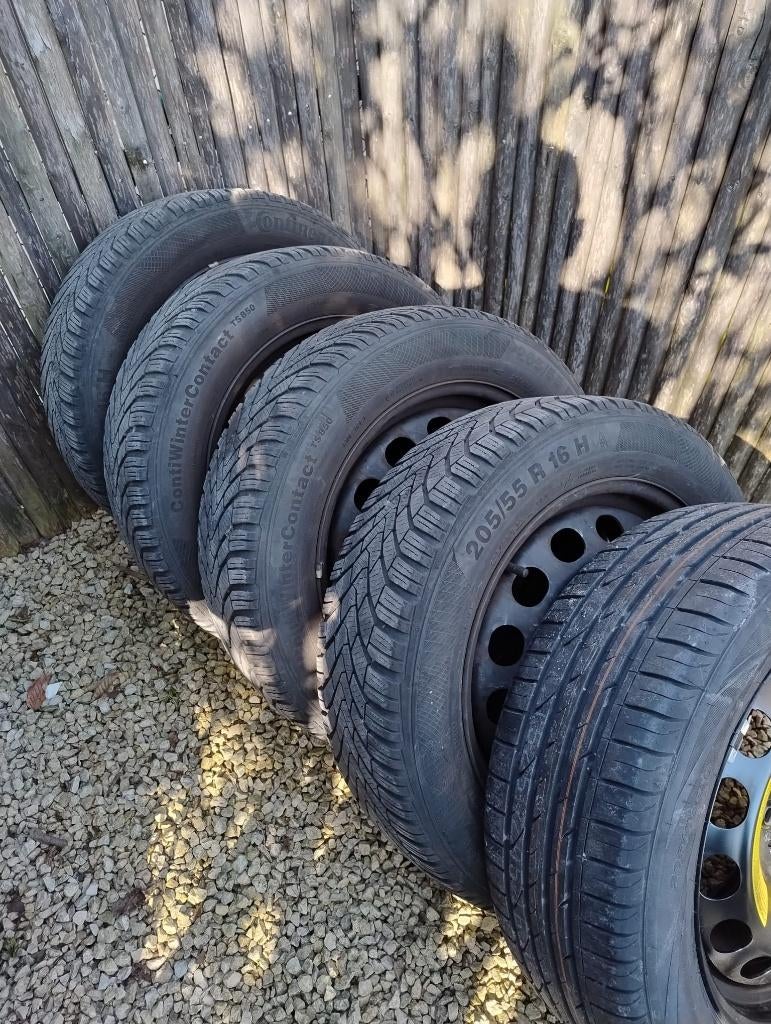4 winterbanden + 1 nieuw reservewiel op velg Skoda Octavia, Ophalen, Gebruikt, 16 inch, Banden en Velgen