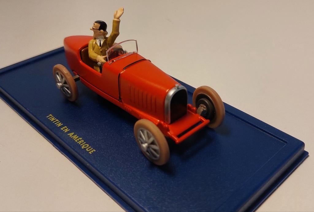 TINTIN Atlas auto 1/43 'De racewagen van Bobby Smiles', Ophalen of Verzenden, Kuifje, Zo goed als nieuw, Beeldje of Figuurtje