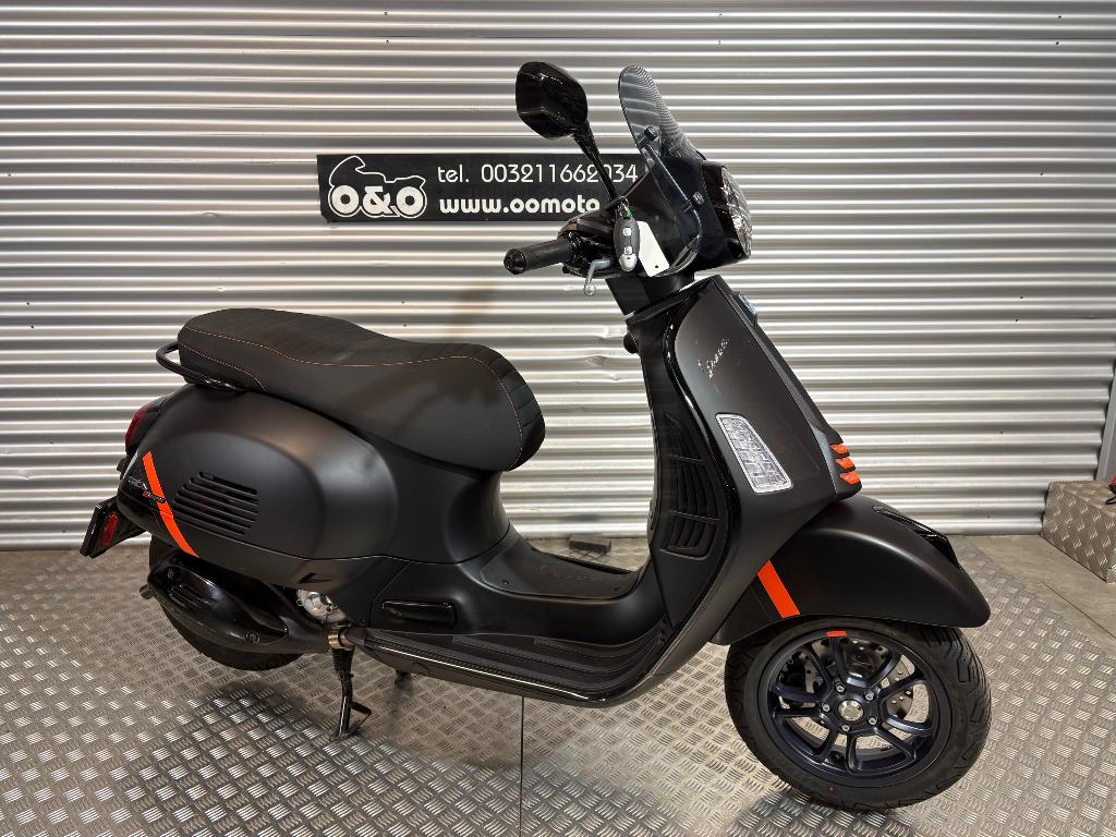 COMME NEUF! Vespa GTS300S Nero Convinto ABS + Garantie!, Motos, 300 cm³, Scooter, Entreprise, Occasion