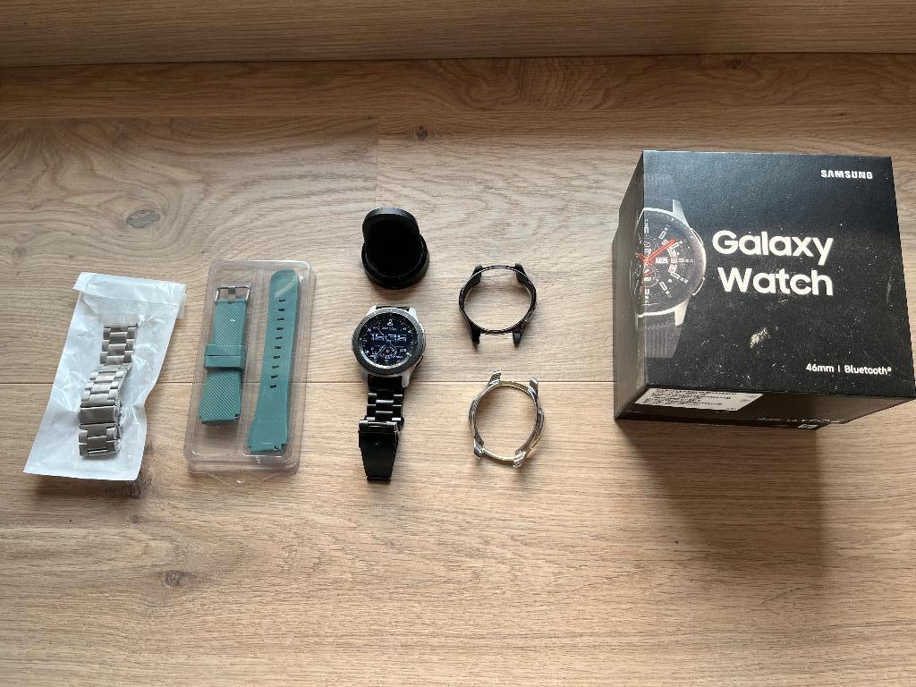 Montre connectée Samsung Galaxy Watch + accessoires, Ophalen of Verzenden, Zo goed als nieuw, Android, Samsung