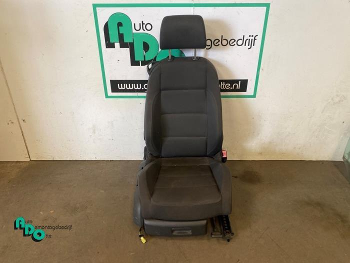 Stoel rechts van een Volkswagen Golf (Golf 04-), Auto-onderdelen, Interieur en Bekleding, Volkswagen, Gebruikt, 3 maanden garantie