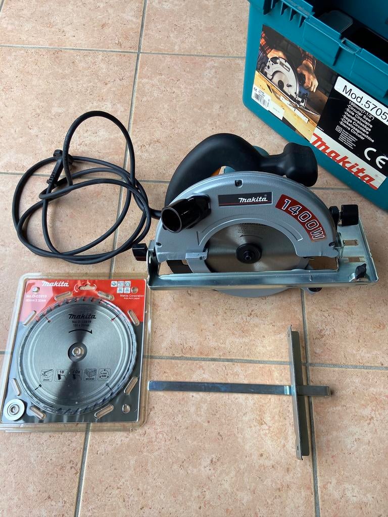 Cirkelzaag Makita 5705RK, Bricolage & Construction, Outillage | Scies mécaniques, Neuf, Scie circulaire, Enlèvement
