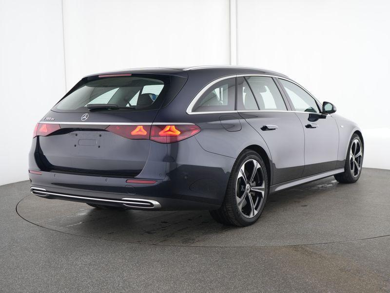 Mercedes-Benz E-klasse 300 De Break Luxury Line | Verwarmde, Auto's, Automaat, 197 pk, Gebruikt, 4 cilinders