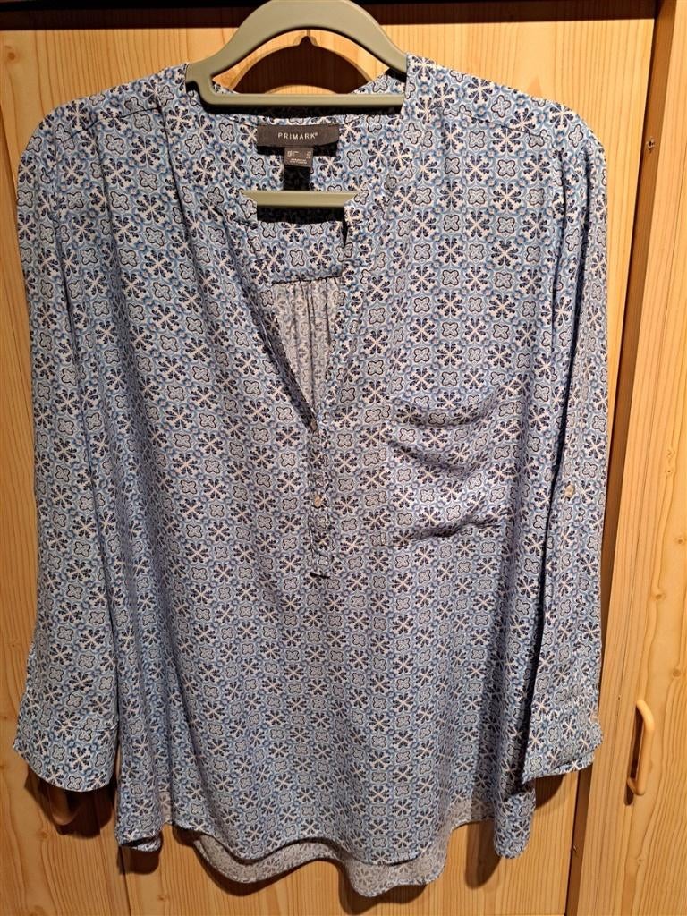 Blouse aux tons de bleu taille 44, Vêtements | Femmes, Blouses & Tuniques, Comme neuf, Taille 42/44 (L), Bleu, Enlèvement ou Envoi
