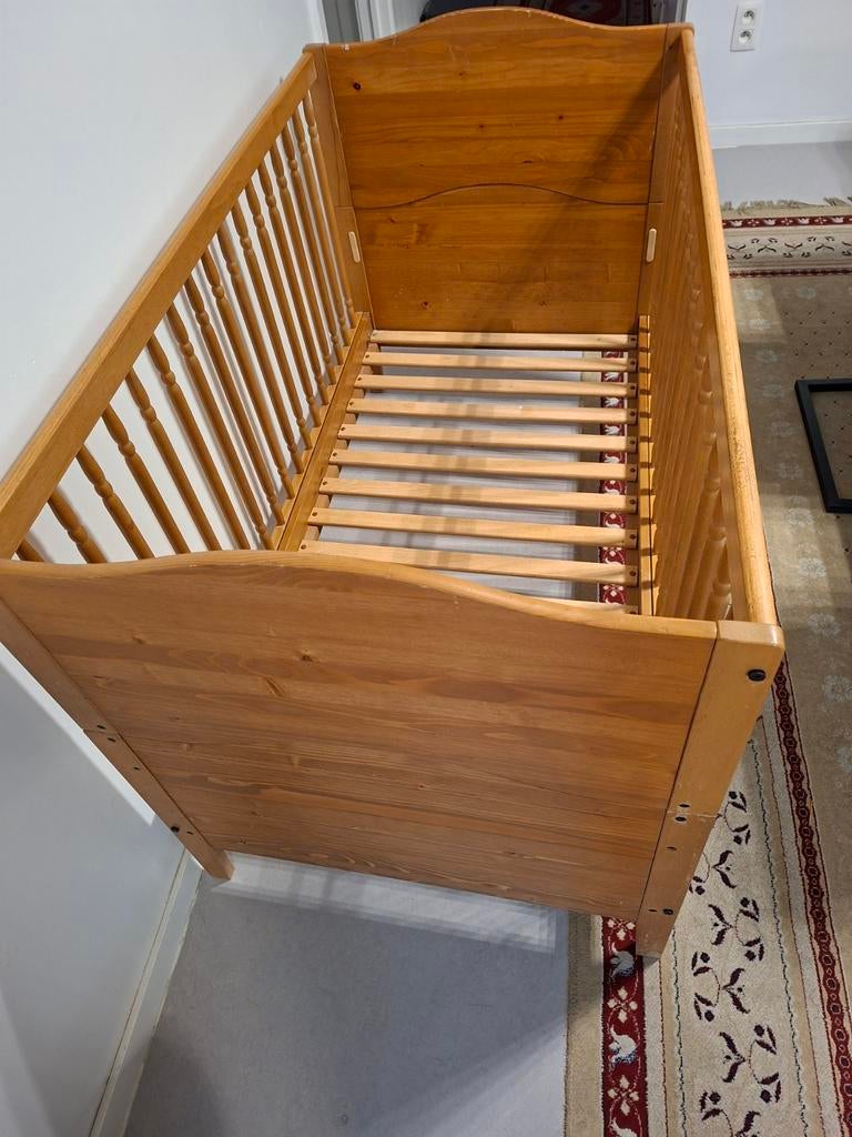 IKEA LEKSVIK Meegroei met matras(70x140 cm) – Massief Grenen, Kinderen en Baby's, Babywiegjes en Ledikanten, Ophalen