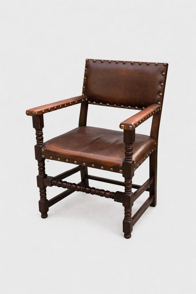 Antieke houten armstoel met lederen bekleding – karaktervol, Antiquités & Art, Antiquités | Meubles | Chaises & Canapés, Enlèvement