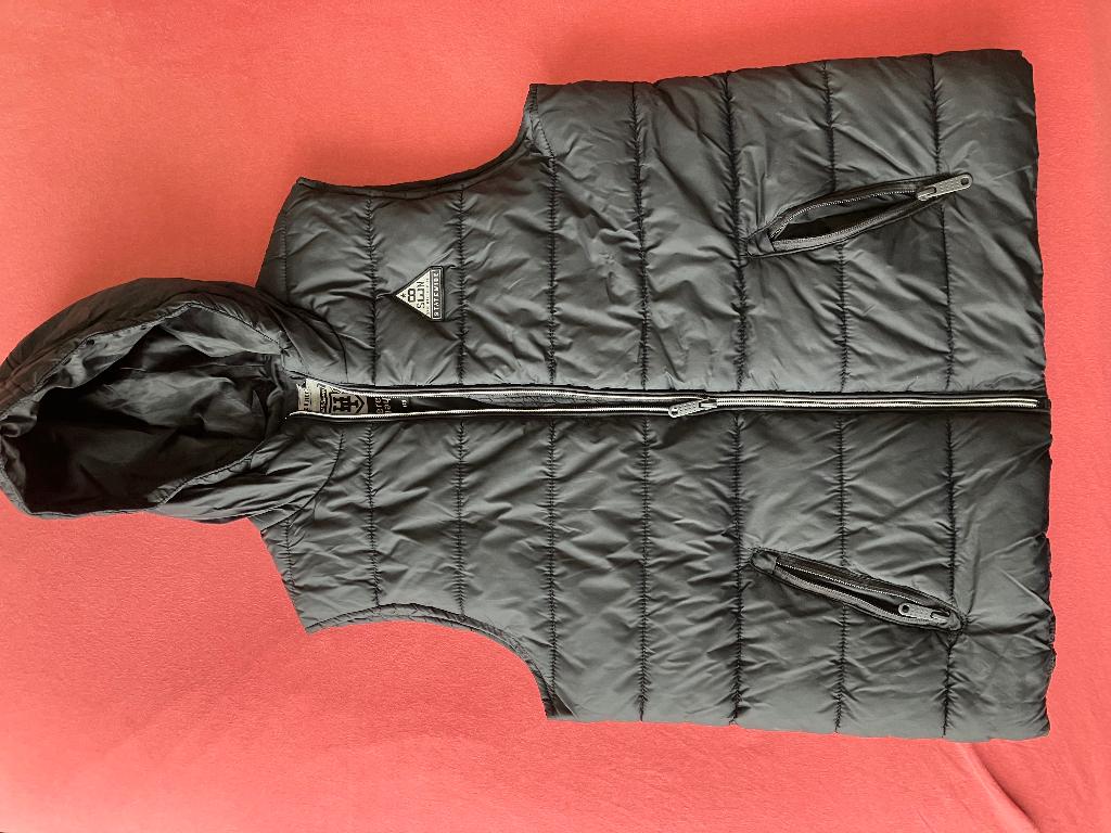 Doudoune sans manches avec capuche 170cm, Kinderen en Baby's, Kinderkleding | Maat 170, Ophalen, C&A, Jongen of Meisje, Trui of Vest