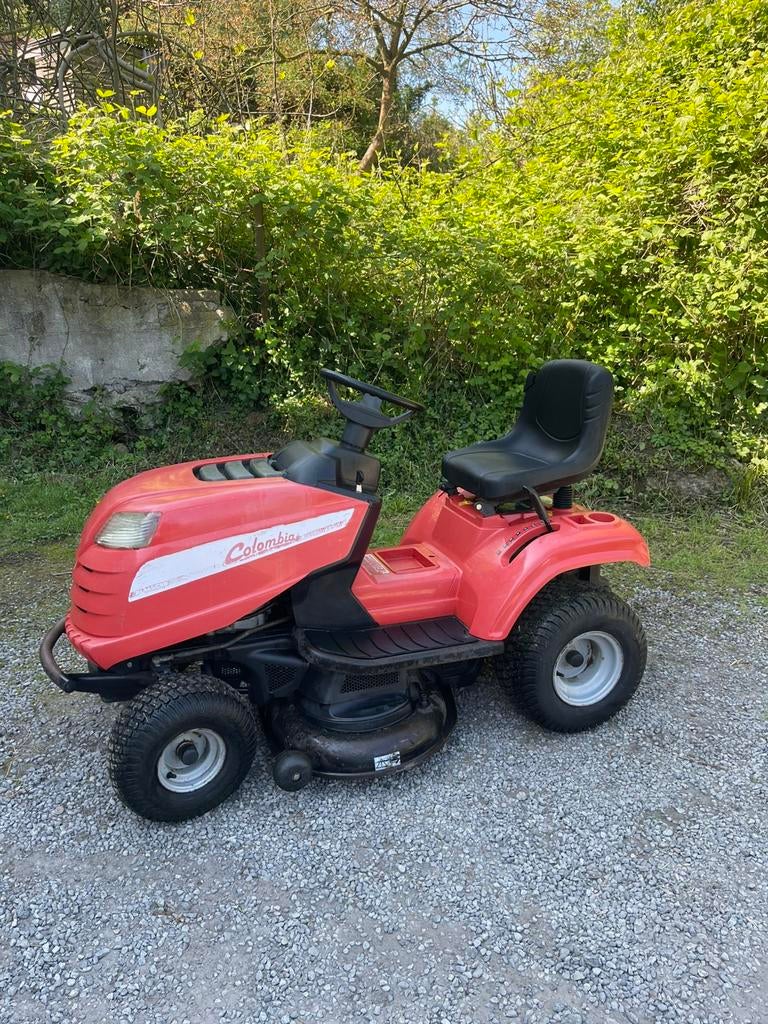 Tracteur tondeuse columbia en parfait etat de marche, Jardin & Terrasse, Tondeuses à gazon, Enlèvement