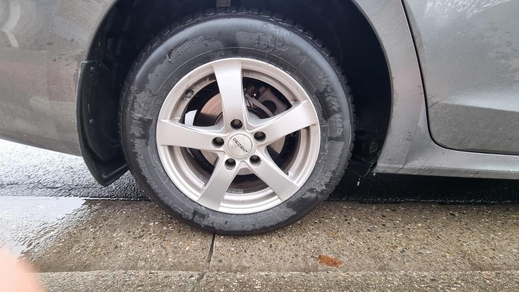 Winterbanden CEAT 195/65/R15 steek 5x112, Auto-onderdelen, Ophanging en Onderstel, Skoda, Nieuw, Ophalen