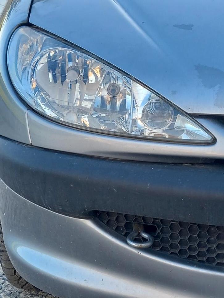 peugeot 206 1.4 hdi model Xline van 2006 met brand schade, Auto diversen, Ongevalwagen, Peugeot, Break, Ophalen