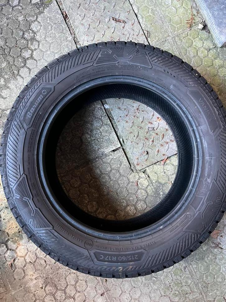 4 zomerbanden voor vrachtwagens (2 nieuw) 215/60 r17c, Auto diversen, Aanhangwagen-onderdelen, Zo goed als nieuw, Ophalen