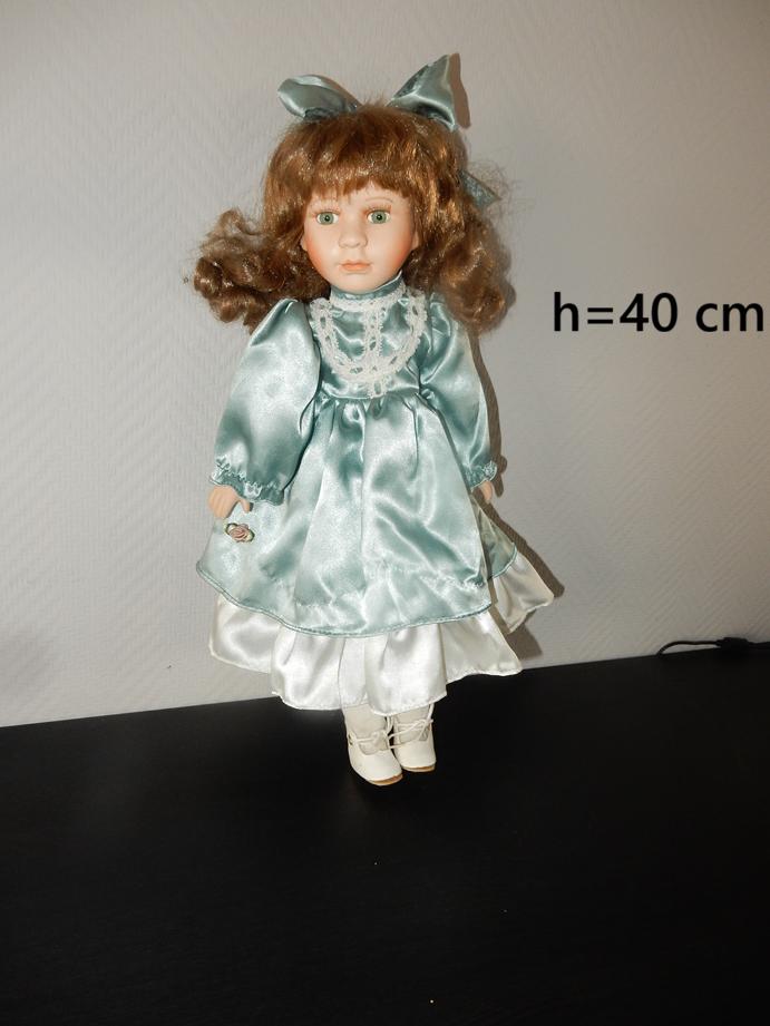 nr.119 - Porseleinen pop - J, Enlèvement, Poupée