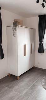 Transland Steffi 3-deurs kledingkast, Huis en Inrichting, Kasten | Kleerkasten, Ophalen, Met deur(en), 100 tot 150 cm, Zo goed als nieuw