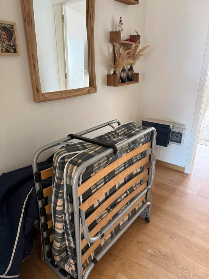 Logeerbed met matras en hoes, Huis en Inrichting, Slaapkamer | Bedden, Gebruikt, Ophalen