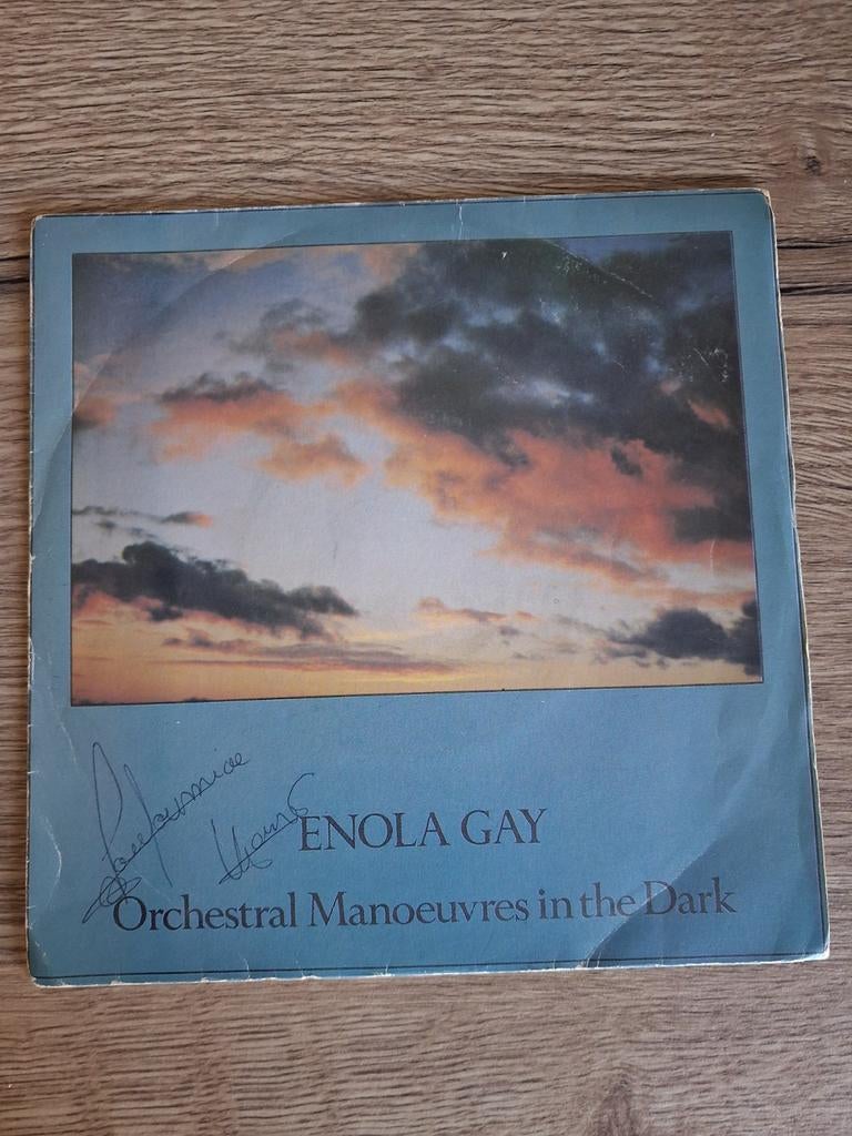 Manœuvres orchestrales dans le noir : Enola Gay, CD & DVD, Envoi