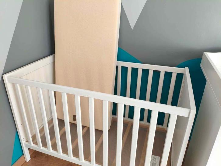 Lit bébé à vendre + matelas, Enfants & Bébés, Chambre d'enfant | Lits, Comme neuf, Moins de 140 cm, Moins de 70 cm, Matelas, Enlèvement