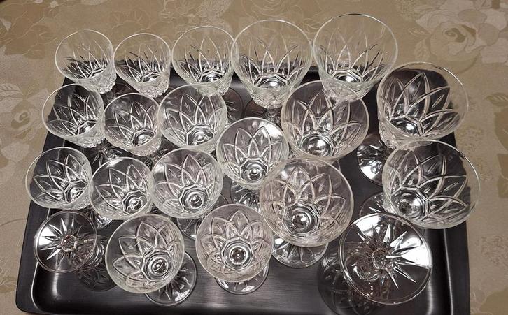 Glazen servies 82 stuks NIEUW, Hobby en Vrije tijd, Kralen en Sieraden maken, Ophalen