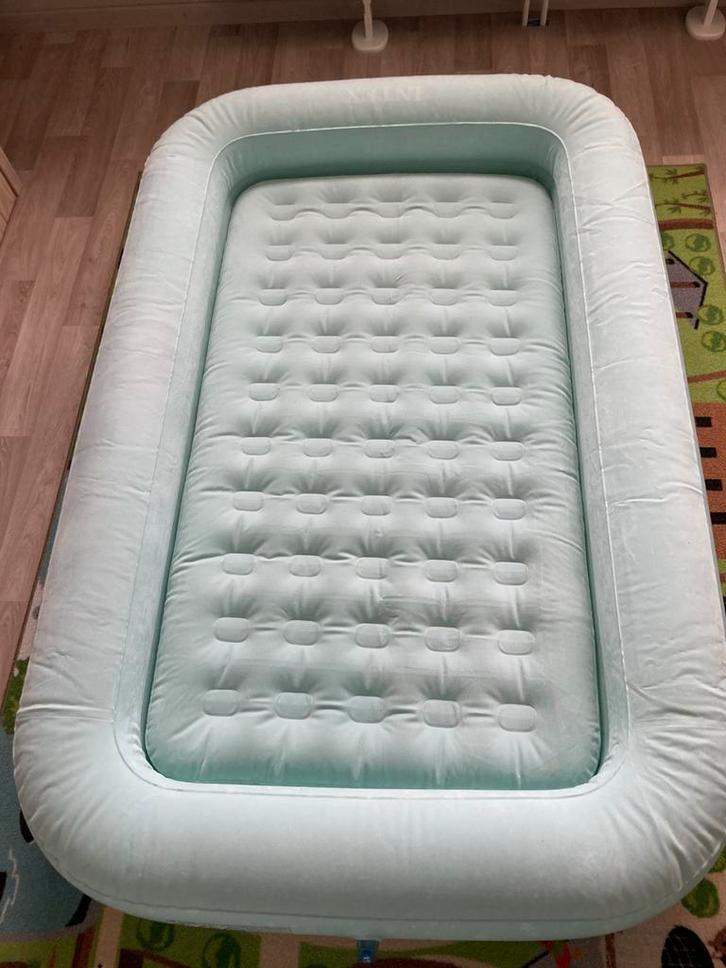2 x Intex travel luchtbed kind, Caravans en Kamperen, Luchtbedden, Zo goed als nieuw, 1-persoons, Ophalen of Verzenden
