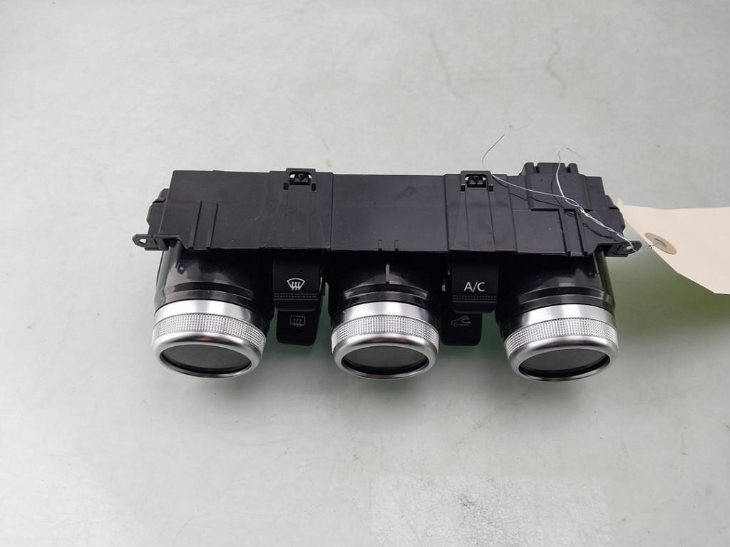 BEDIENINGSPANEEL VERWARMING Arkana (RJLL) (|275100936R|), Gebruikt, Renault, Peter-Huppertz-Straße 5
51063  Köln, DE, Dialog.deutschland@renault.de